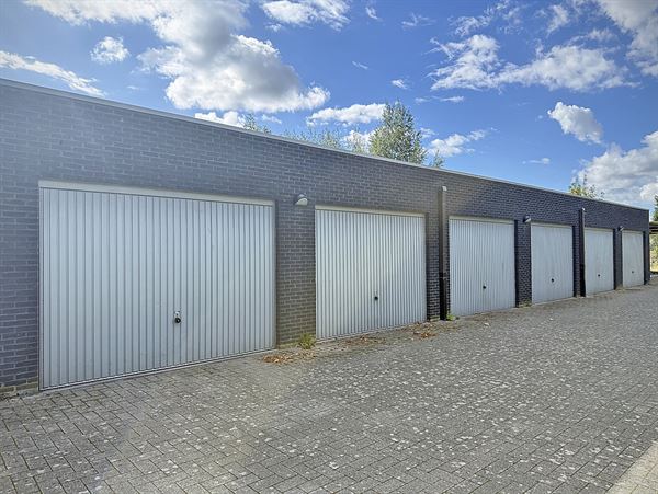 GARAGE(BOX) gelegen aan het station van Scheldewindeke
