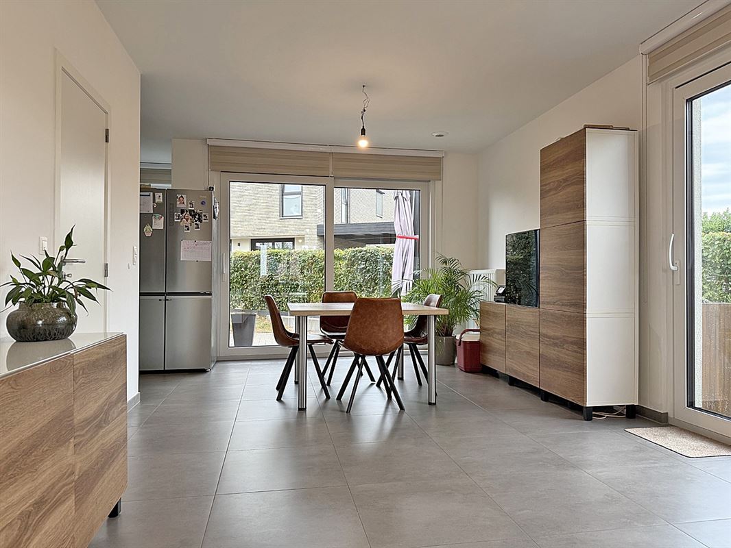 Instapklare WONING met 3 slaapkamers, tuin / terras & carport, gelegen in een rustige, kindvriendelijke buurt