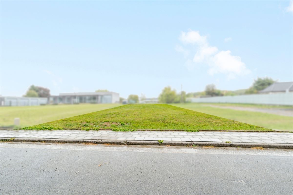Perceel BOUWGROND van 547m² voor HALF OPEN BEBOUWING