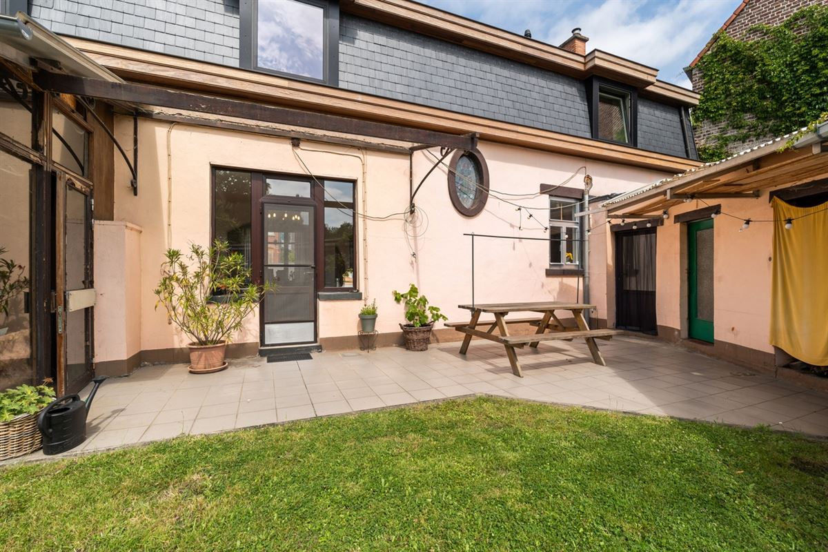 KARAKTERVOLLE WONING met 4 slaapkamers, garage & tuin op een perceel van ca. 811m²