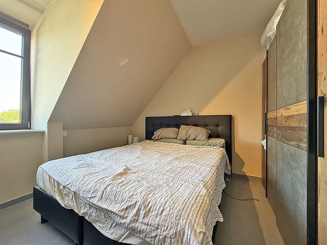 Instapkl. APPARTEMENT (3de verd. / lift) met 2 slpks, terras & ondergr. stnplts