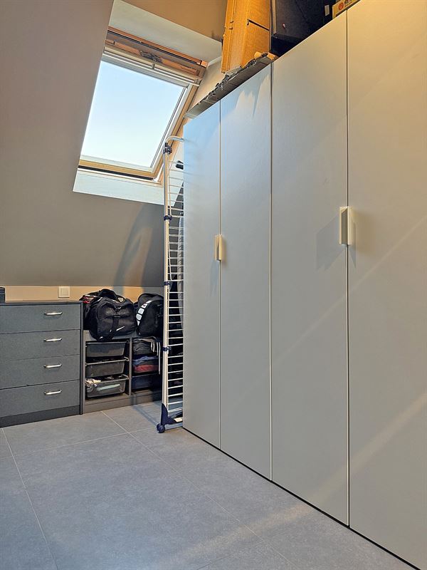 Instapkl. APPARTEMENT (3de verd. / lift) met 2 slpks, terras & ondergr. stnplts