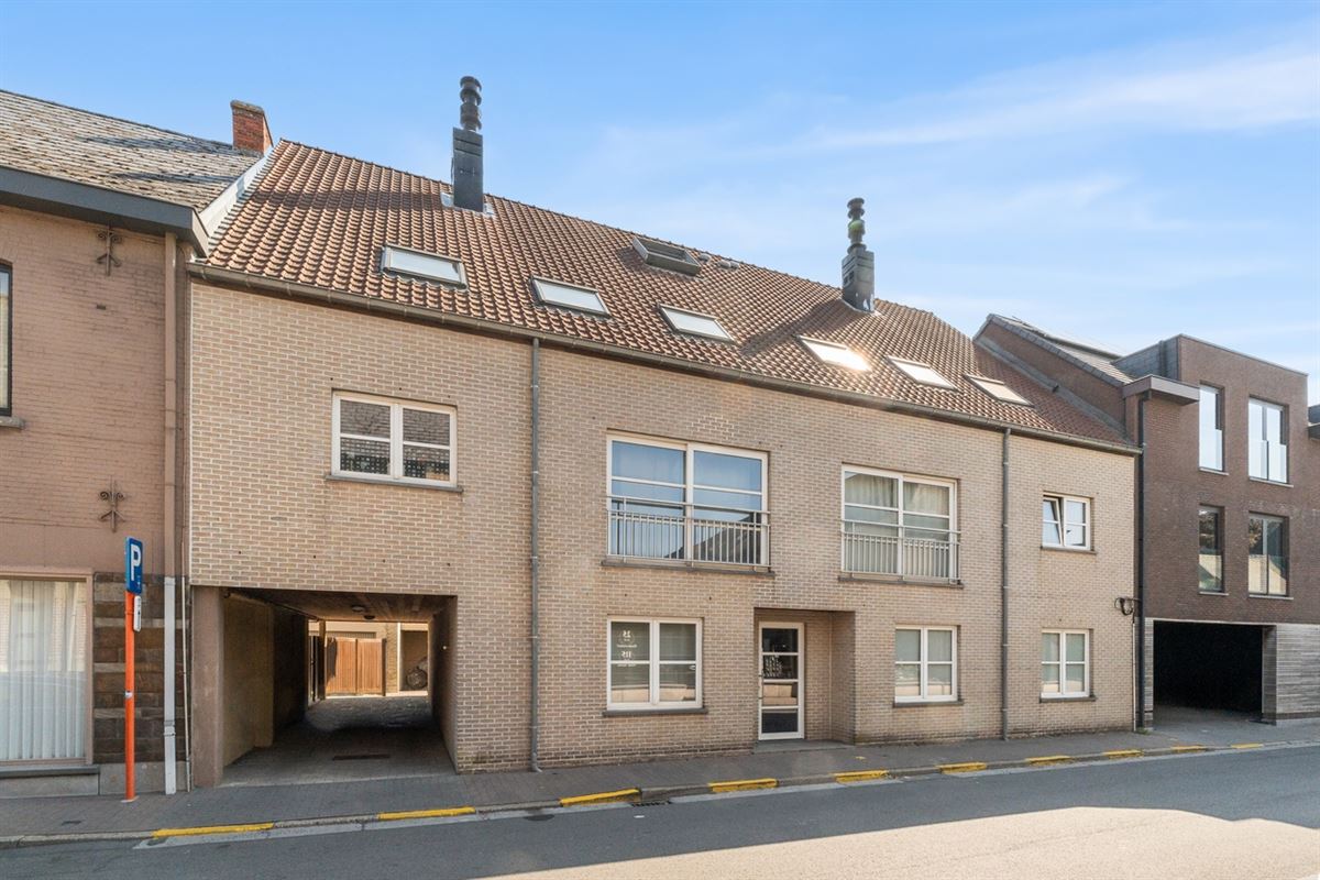 Mooi DORPS-APPARTEMENT met 2 slaapkamers, terras & zolder