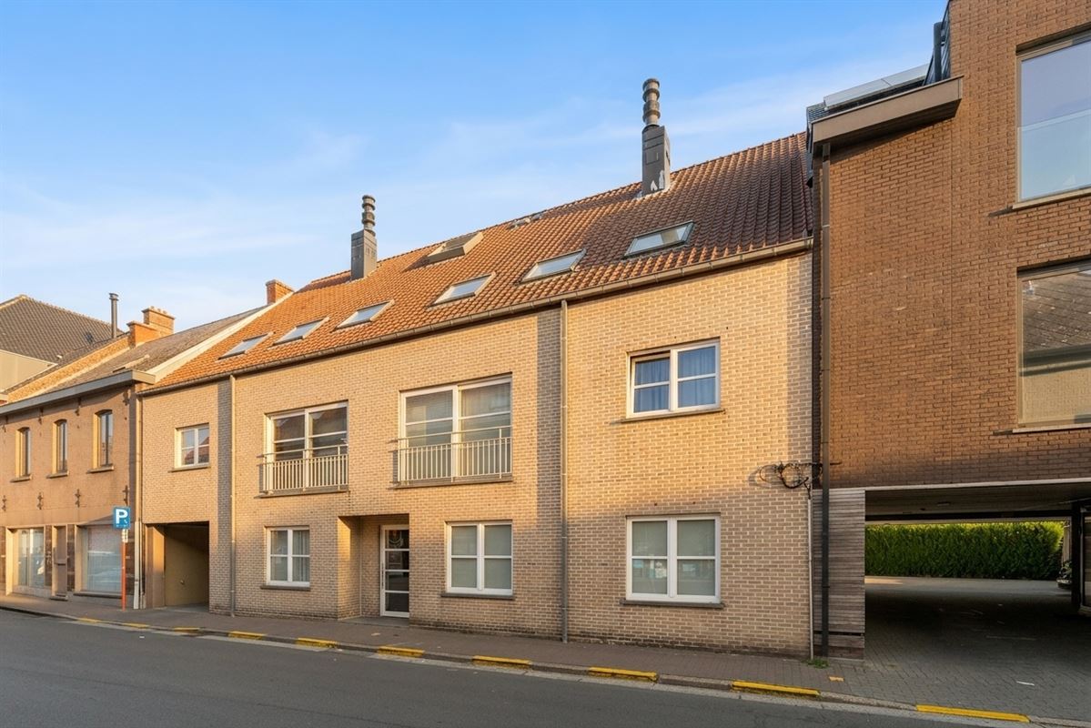 Mooi DORPS-APPARTEMENT met 2 slaapkamers, terras & zolder