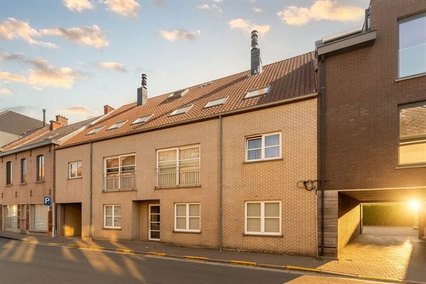 Mooi DORPS-APPARTEMENT met 2 slaapkamers, terras & zolder