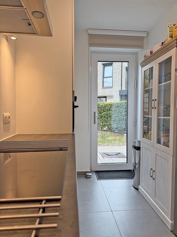 Instapklare WONING met 3 slaapkamers, tuin / terras & carport, gelegen in een rustige, kindvriendelijke buurt