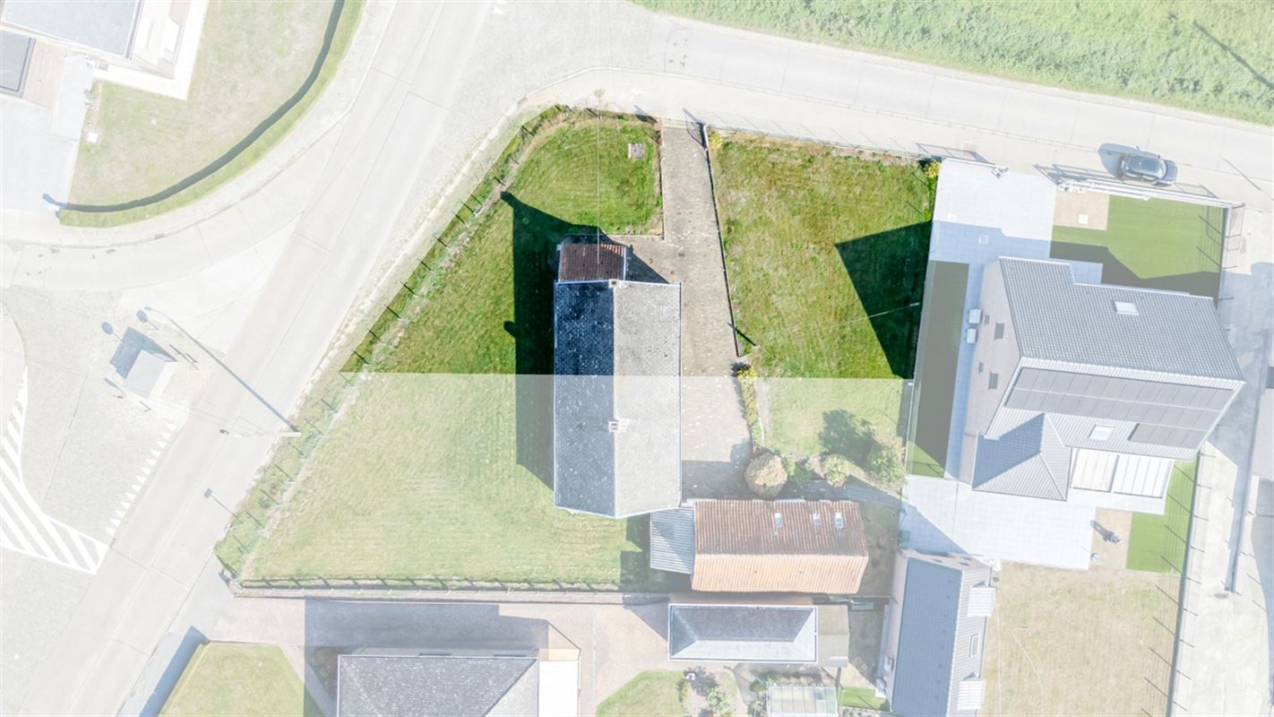 Mooi zuidelijk georiënteerd BOUWPERCEEL (ca. 578m²) voor OPEN BEBOUWING, landelijk gelegen én uitstekend bereikbaar
