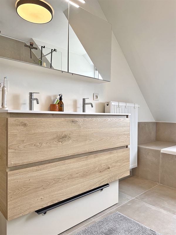 Recente, instapkl. WONING met 3 slpks, terras / tuin & 2 autostnpltsn