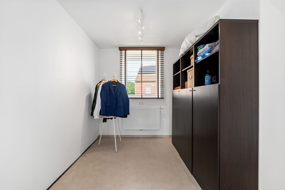KARAKTERVOLLE WONING met 4 slaapkamers, garage & tuin op een perceel van ca. 811m²