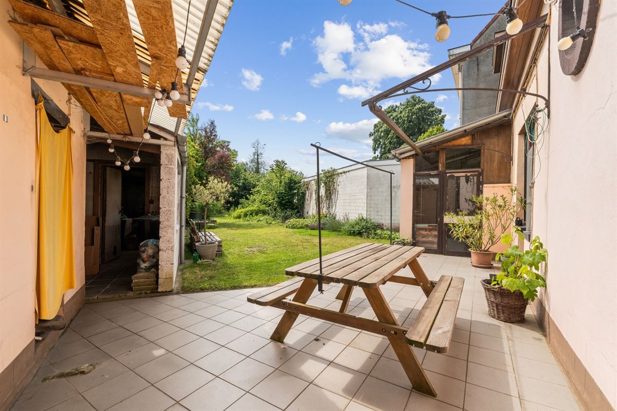 KARAKTERVOLLE WONING met 4 slaapkamers, garage & tuin op een perceel van ca. 811m²