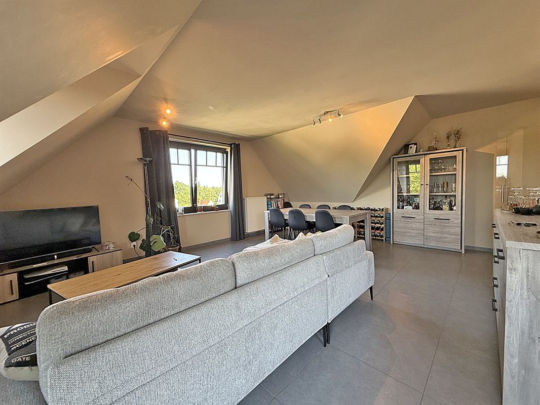 Instapkl. APPARTEMENT (3de verd. / lift) met 2 slpks, terras & ondergr. stnplts