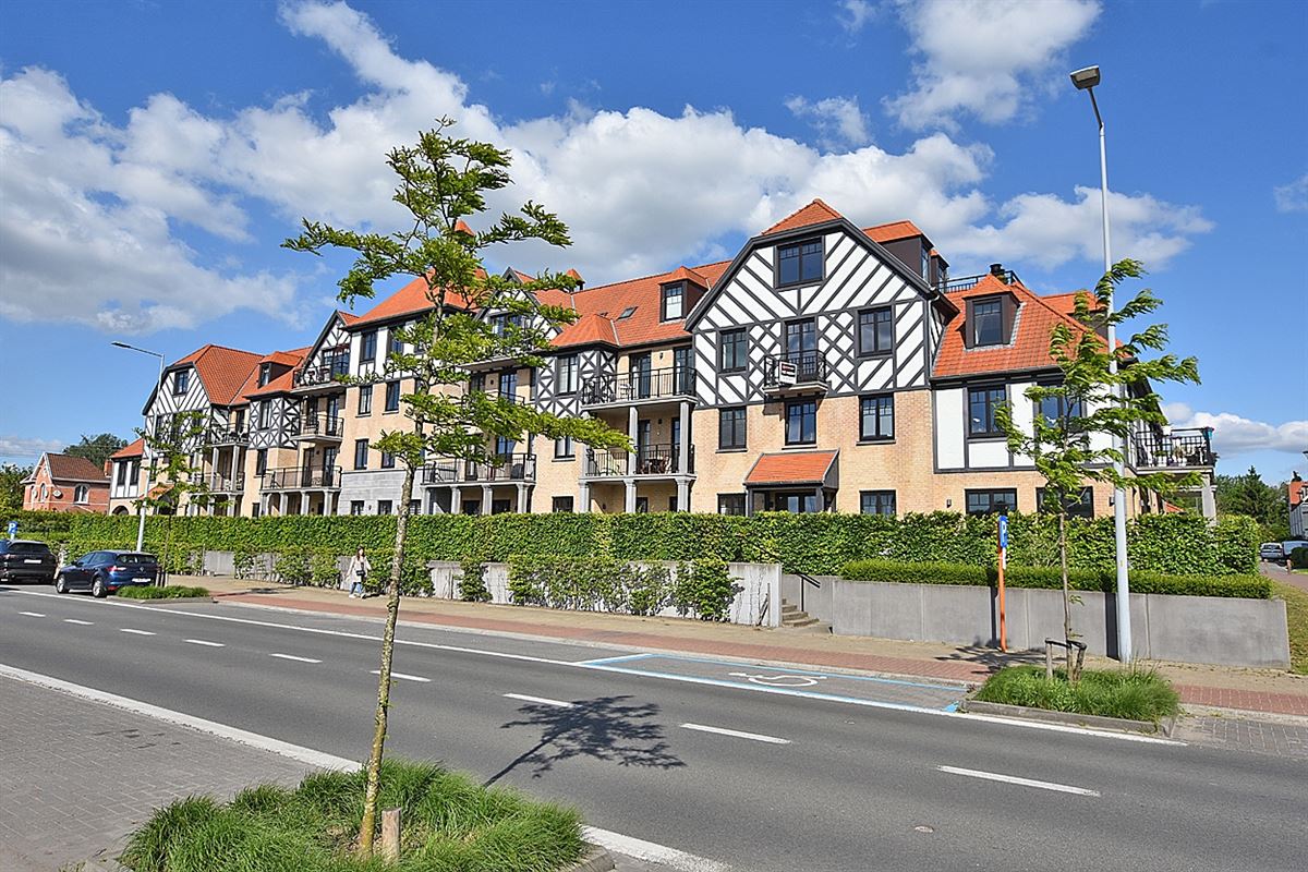 Instapkl. APPARTEMENT (3de verd. / lift) met 2 slpks, terras & ondergr. stnplts
