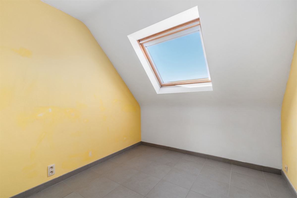 Mooi DORPS-APPARTEMENT met 2 slaapkamers, terras & zolder