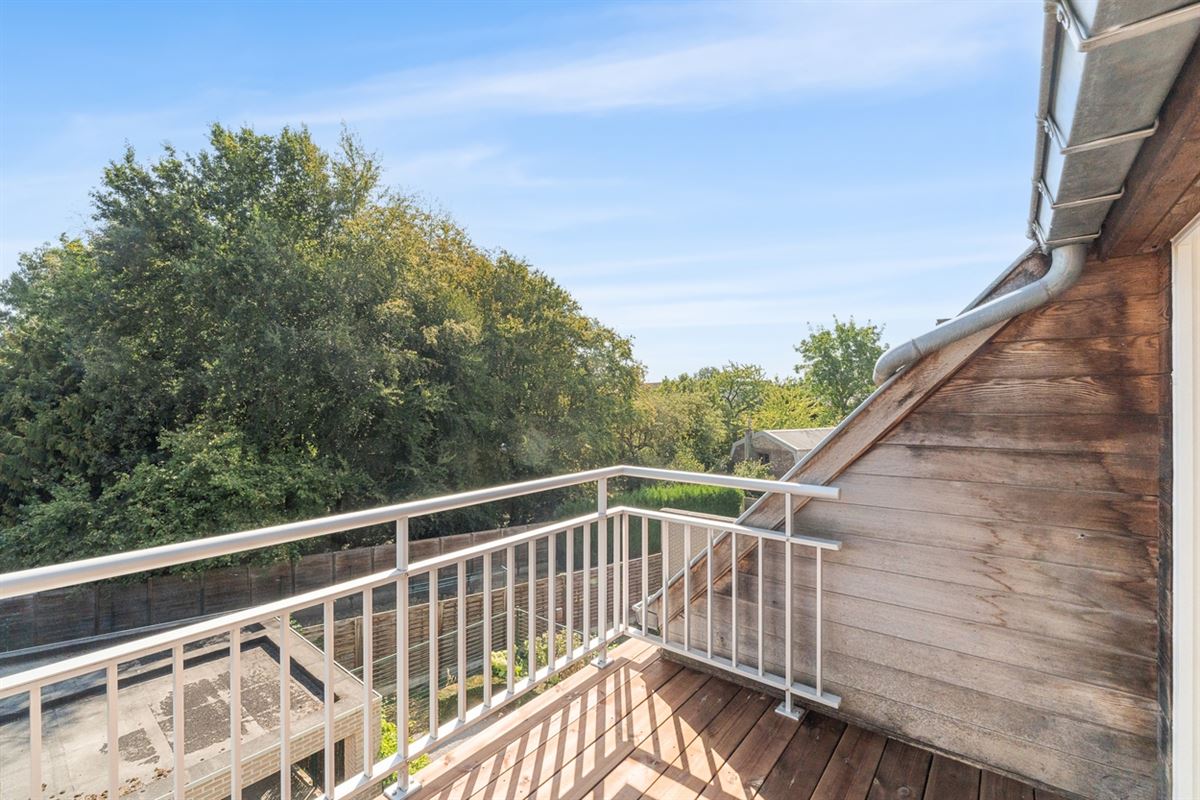 Mooi DORPS-APPARTEMENT met 2 slaapkamers, terras & zolder