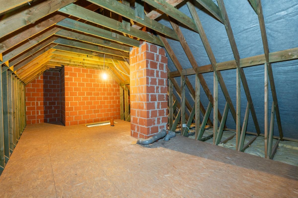 Mooi DORPS-APPARTEMENT met 2 slaapkamers, terras & zolder