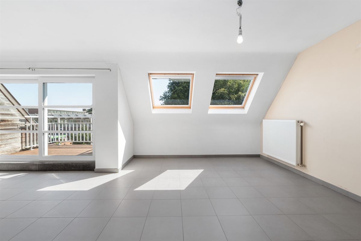 Mooi DORPS-APPARTEMENT met 2 slaapkamers, terras & zolder