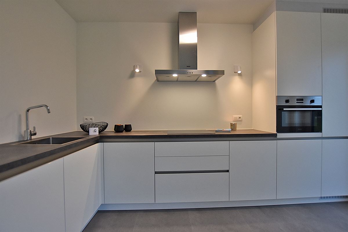Instapklare WONING met 3 slaapkamers, tuin / terras & carport, gelegen in een rustige, kindvriendelijke buurt