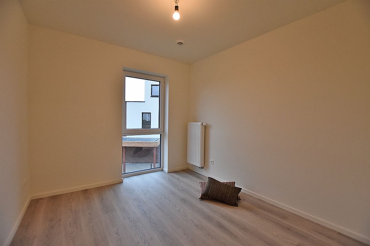 Instapklare WONING met 3 slaapkamers, tuin / terras & carport, gelegen in een rustige, kindvriendelijke buurt
