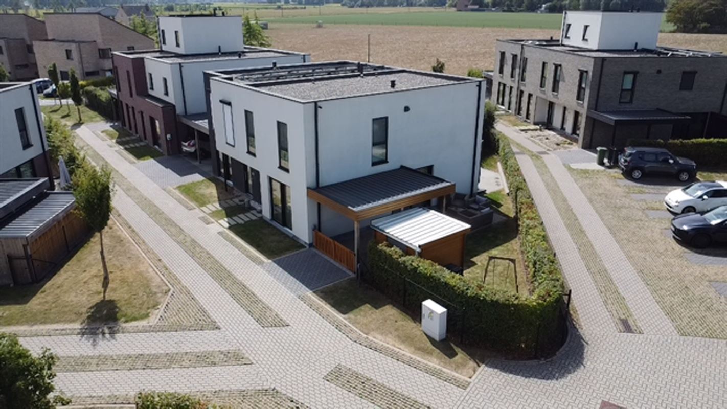 Instapklare WONING met 3 slaapkamers, tuin / terras & carport, gelegen in een rustige, kindvriendelijke buurt