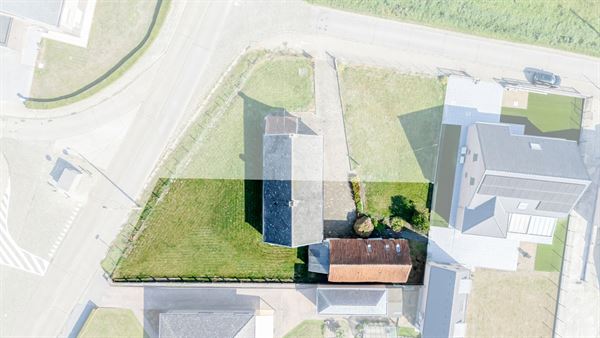 Mooi zuidelijk georiënteerd BOUWPERCEEL (ca. 618m²) voor OPEN BEBOUWING, landelijk gelegen én uitstekend bereikbaar