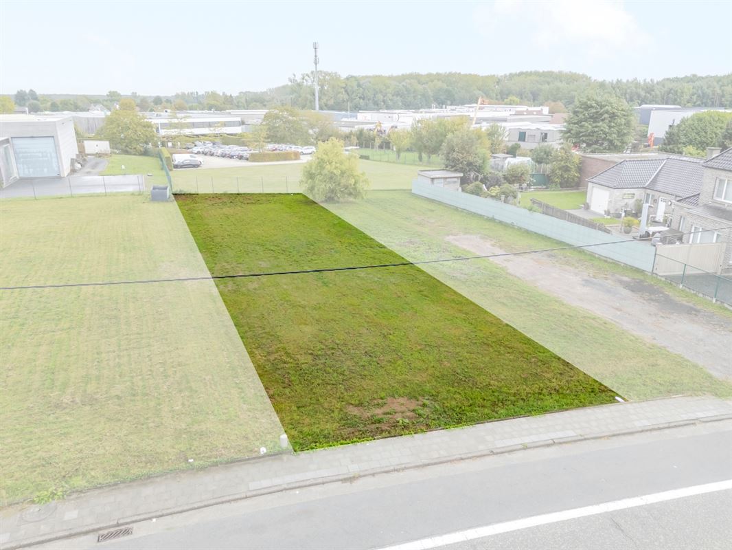 Perceel BOUWGROND van 547m² voor HALF OPEN BEBOUWING