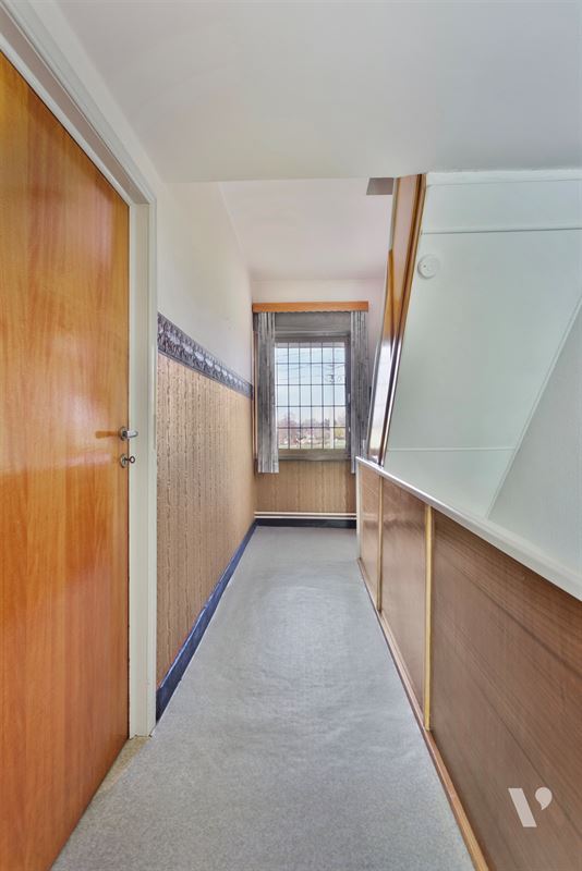 Gezellige gezinswoning met veel potentieel op een ruim perceel