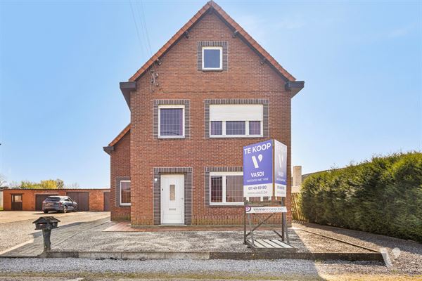 Gezellige gezinswoning met veel potentieel op een ruim perceel