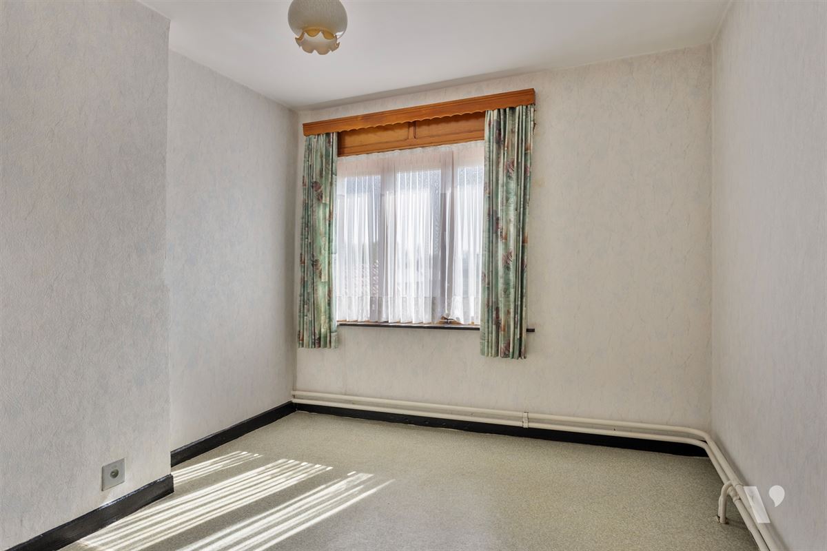 Gezellige gezinswoning met veel potentieel op een ruim perceel