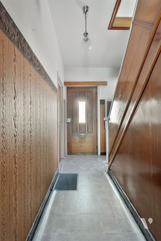 Gezellige gezinswoning met veel potentieel op een ruim perceel