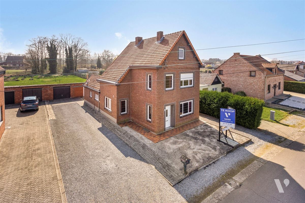 Gezellige gezinswoning met veel potentieel op een ruim perceel