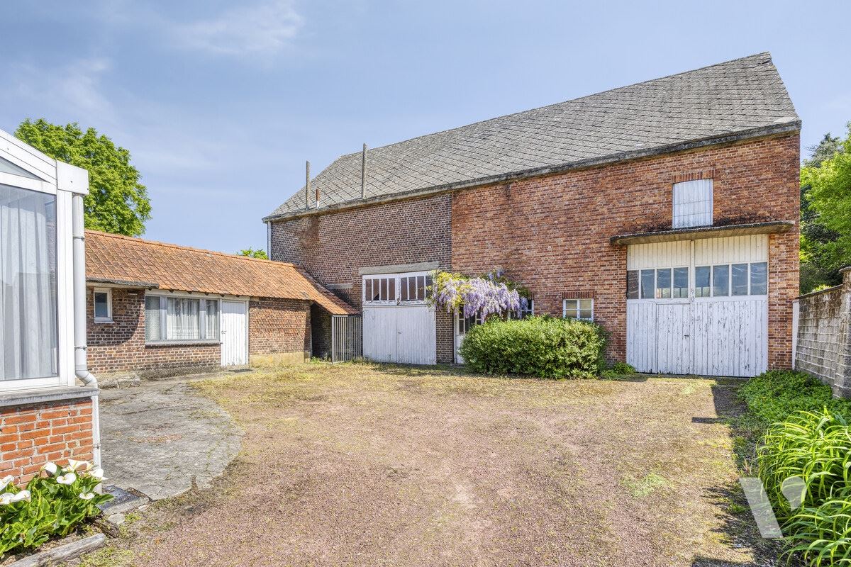 Statige woning met bijgebouw, tuin en weiland op 61a87ca