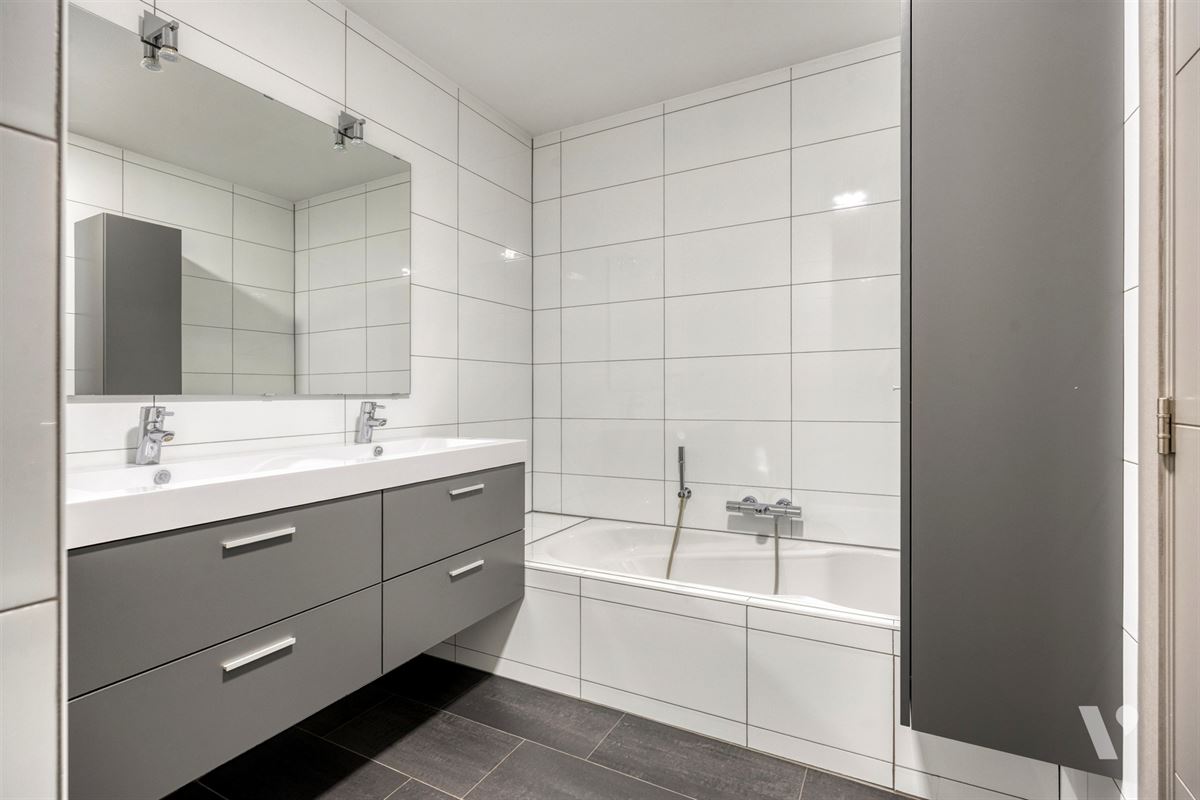 Instapklaar appartement met 2 slaapkamers, terras en autostaanplaats in Hasselt (Rapertingen)