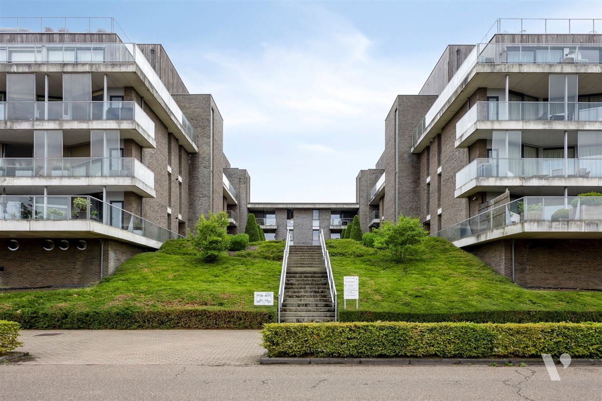Instapklaar appartement met 2 slaapkamers, terras en autostaanplaats in Hasselt (Rapertingen)