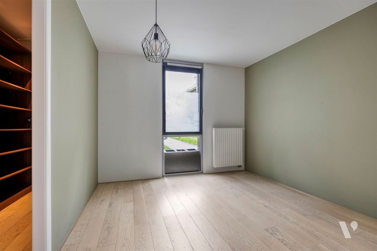 Instapklaar appartement met 2 slaapkamers, terras en autostaanplaats in Hasselt (Rapertingen)