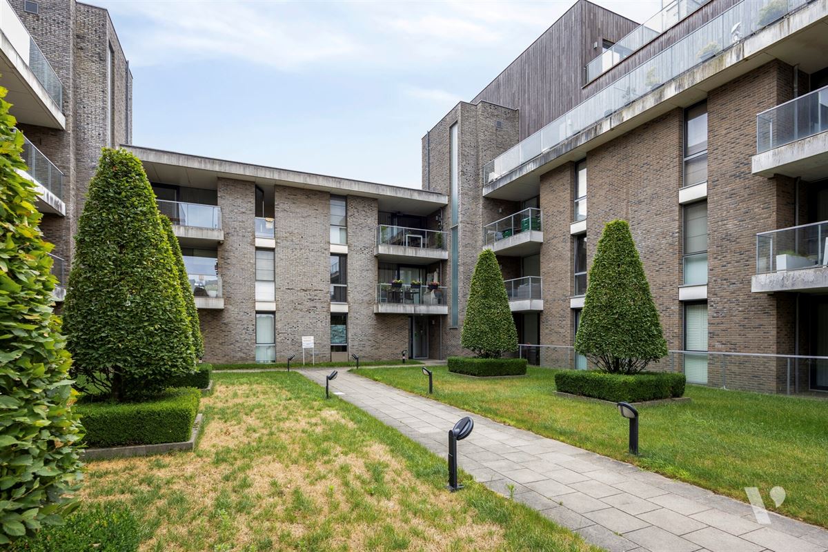 Instapklaar appartement met 2 slaapkamers, terras en autostaanplaats in Hasselt (Rapertingen)