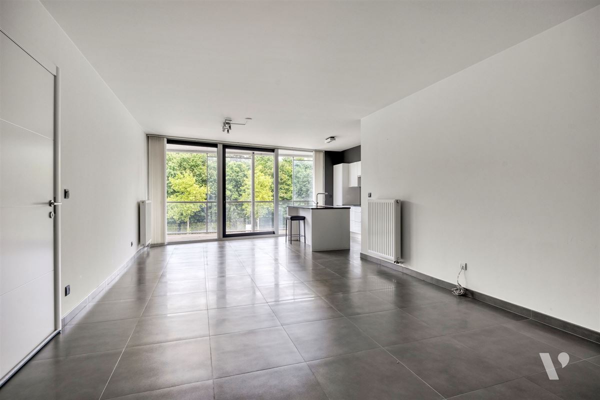 Instapklaar appartement met 2 slaapkamers, terras en autostaanplaats in Hasselt (Rapertingen)