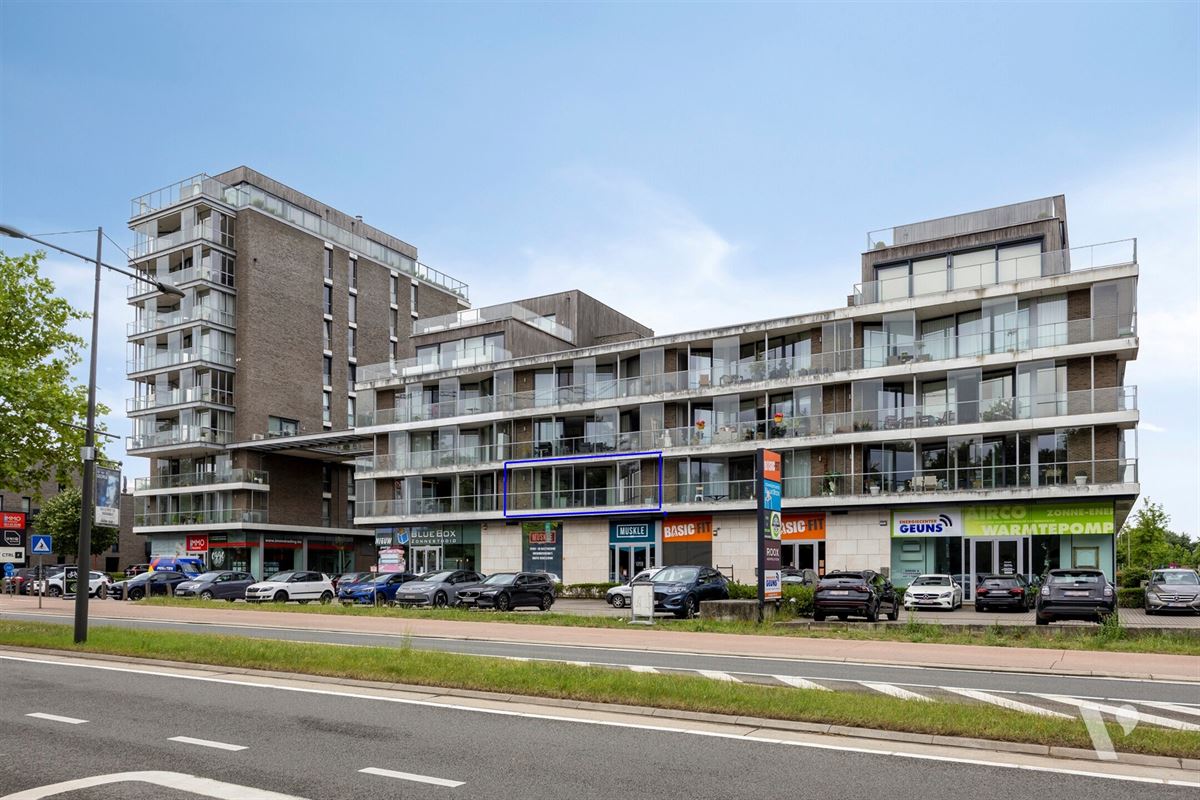 Instapklaar appartement met 2 slaapkamers, terras en autostaanplaats in Hasselt (Rapertingen)