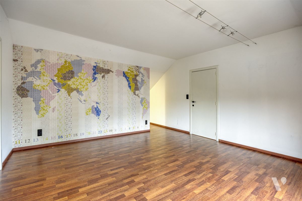 Prachtig gerenoveerde woning (279m²) met zwemvijver