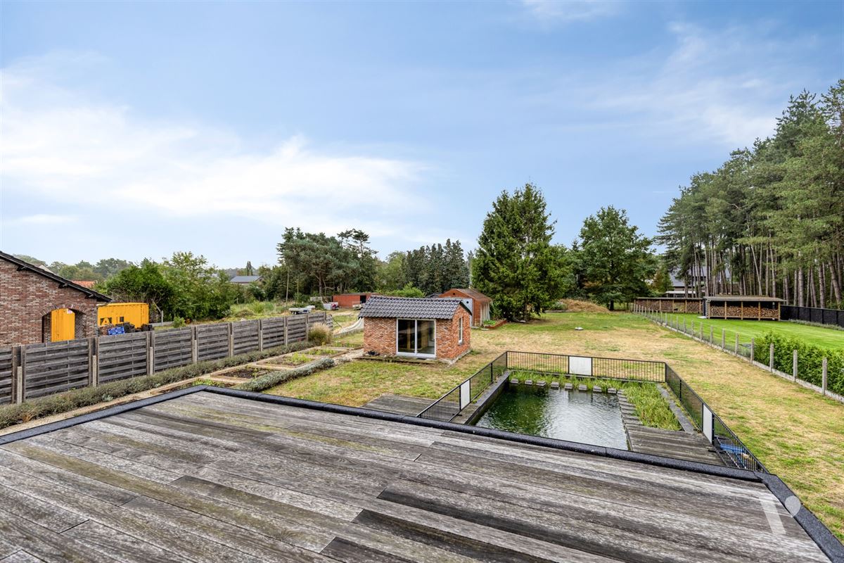 Prachtig gerenoveerde woning (279m²) met zwemvijver