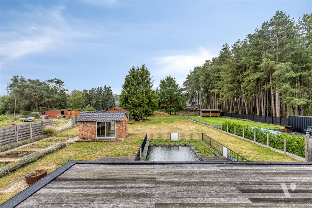 Prachtig gerenoveerde woning (279m²) met zwemvijver