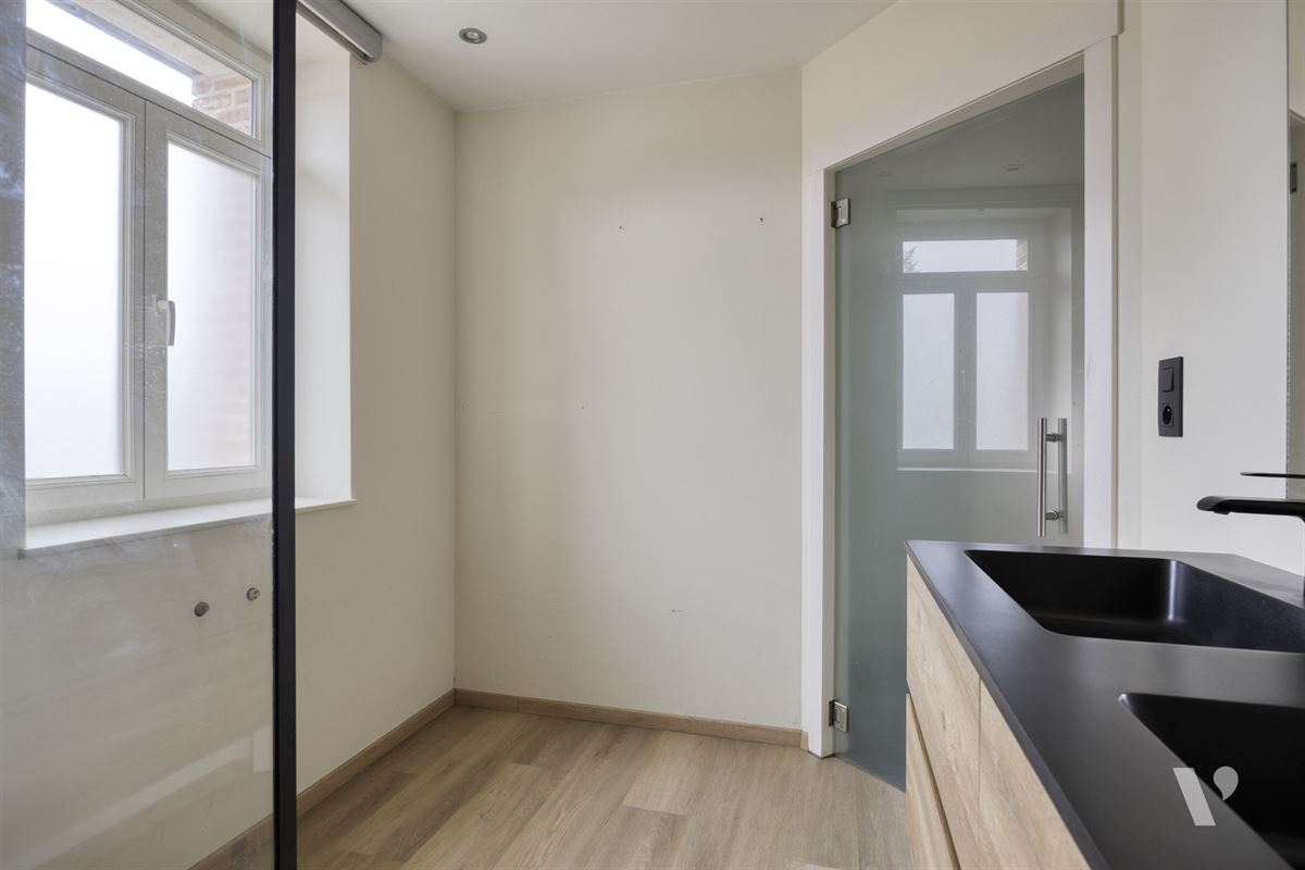 Prachtig gerenoveerde woning (279m²) met zwemvijver