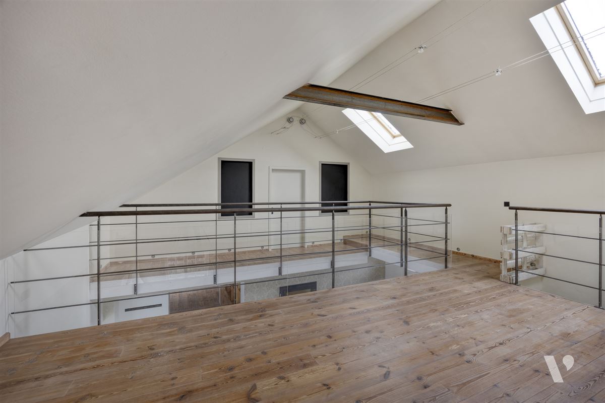 Prachtig gerenoveerde woning (279m²) met zwemvijver