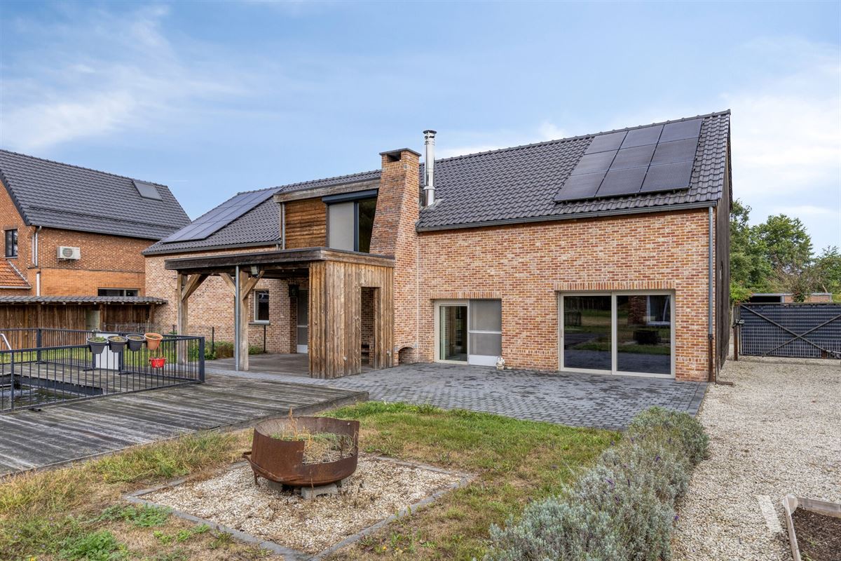 Prachtig gerenoveerde woning (279m²) met zwemvijver