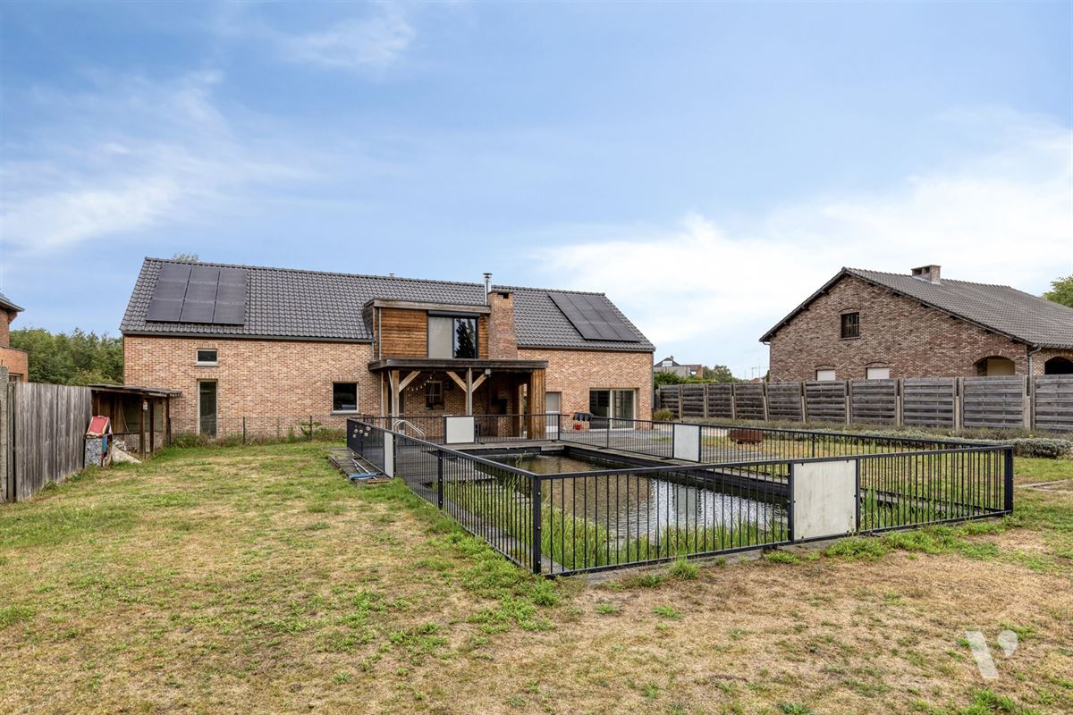Prachtig gerenoveerde woning (279m²) met zwemvijver