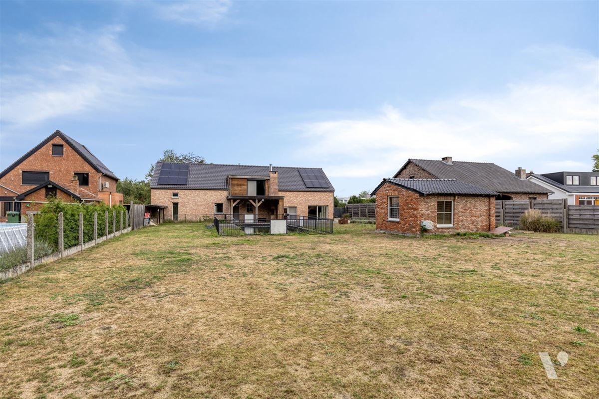 Prachtig gerenoveerde woning (279m²) met zwemvijver