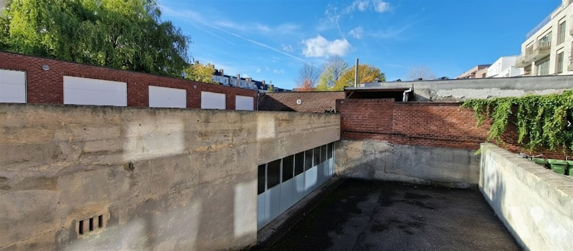 Ruime ondergrondse/bovengrondse autostaanplaats te huur