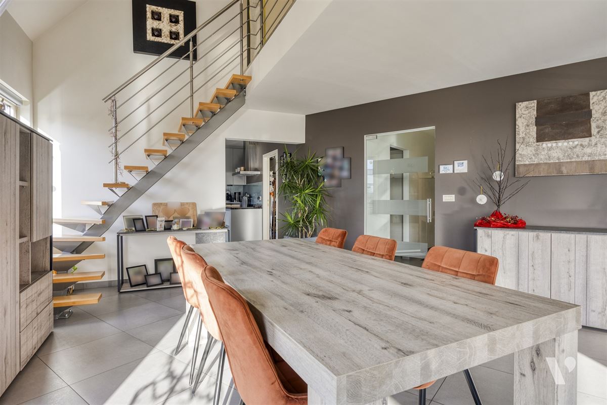 Instapklare penthouse-duplex met garage en berging