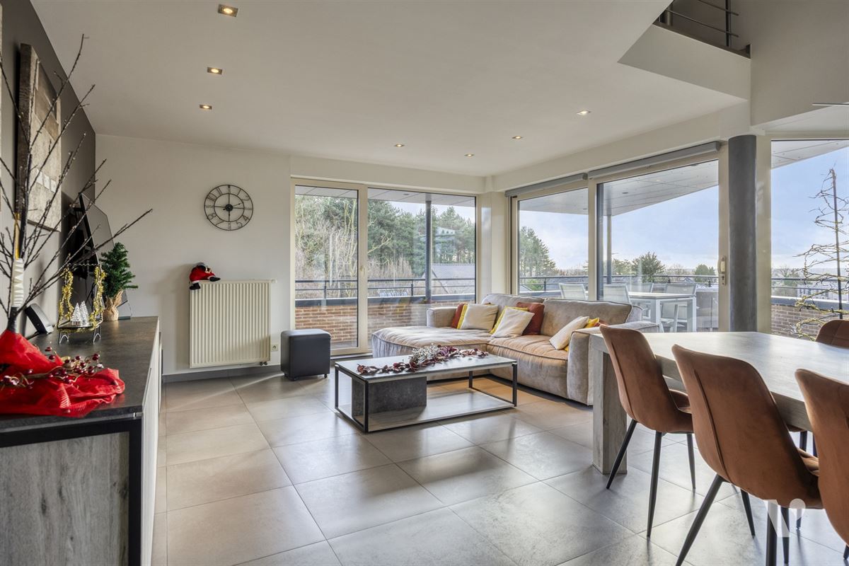 Instapklare penthouse-duplex met garage en berging