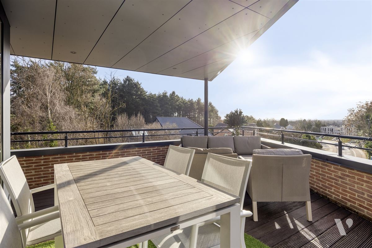 Instapklare penthouse-duplex met garage en berging