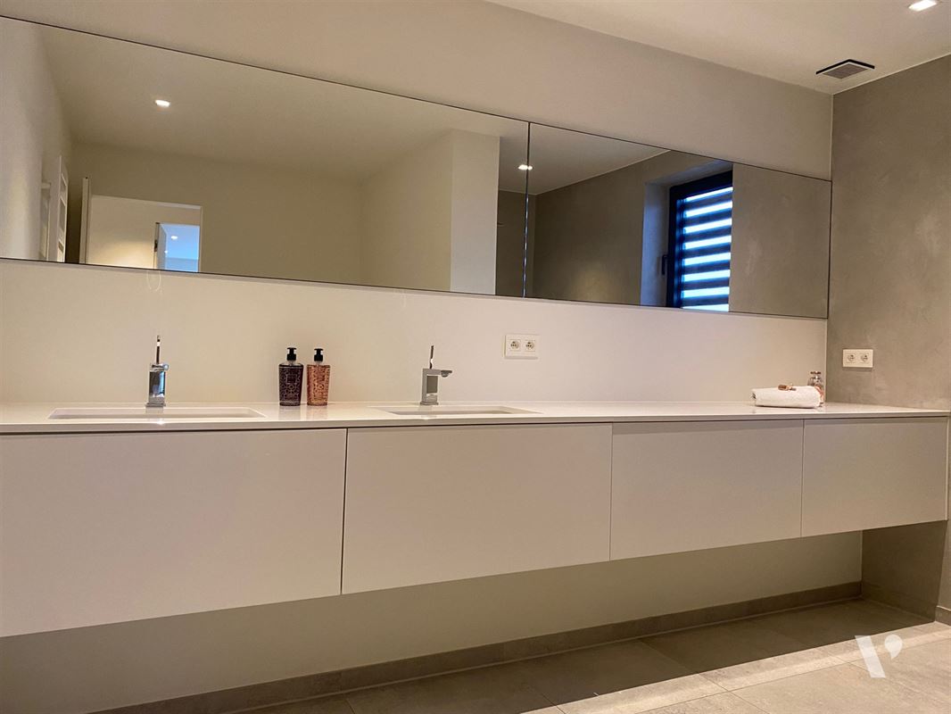 Ruime moderne penthouse met 2 terrassen